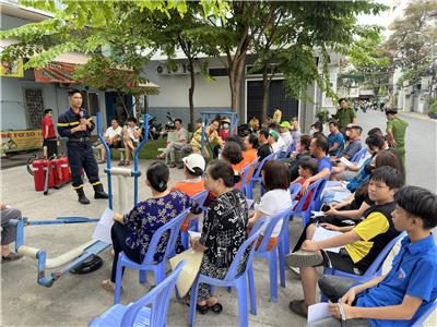 Image: PHƯỜNG 12, QUẬN 10 TĂNG CƯỜNG CÔNG TÁC TUYÊN TRUYỀN PHÒNG CHÁY, CHỮA CHÁY TRÊN ĐỊA BÀN PHƯỜNG