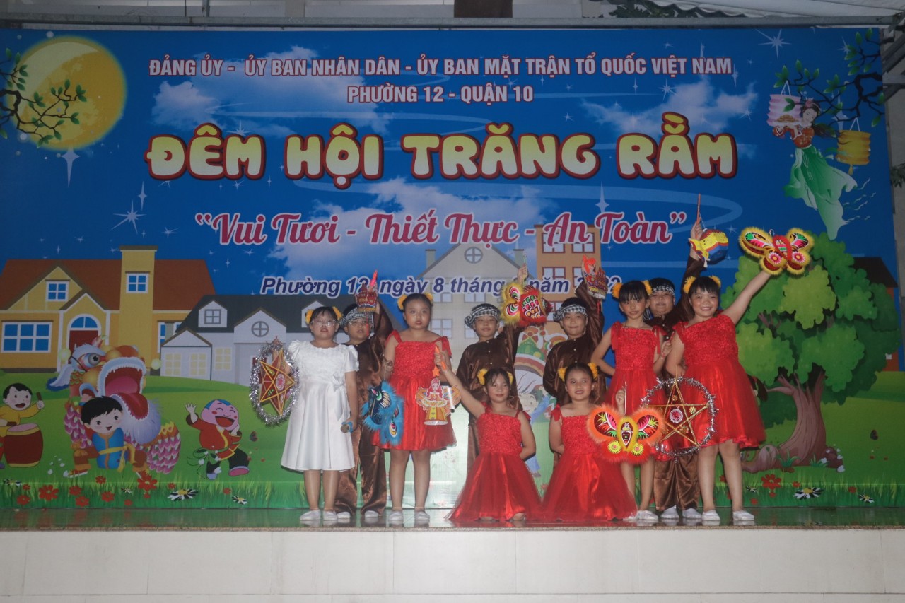 Image: Thiếu nhi tham gia chương trình “Đêm hội trăng rằm”